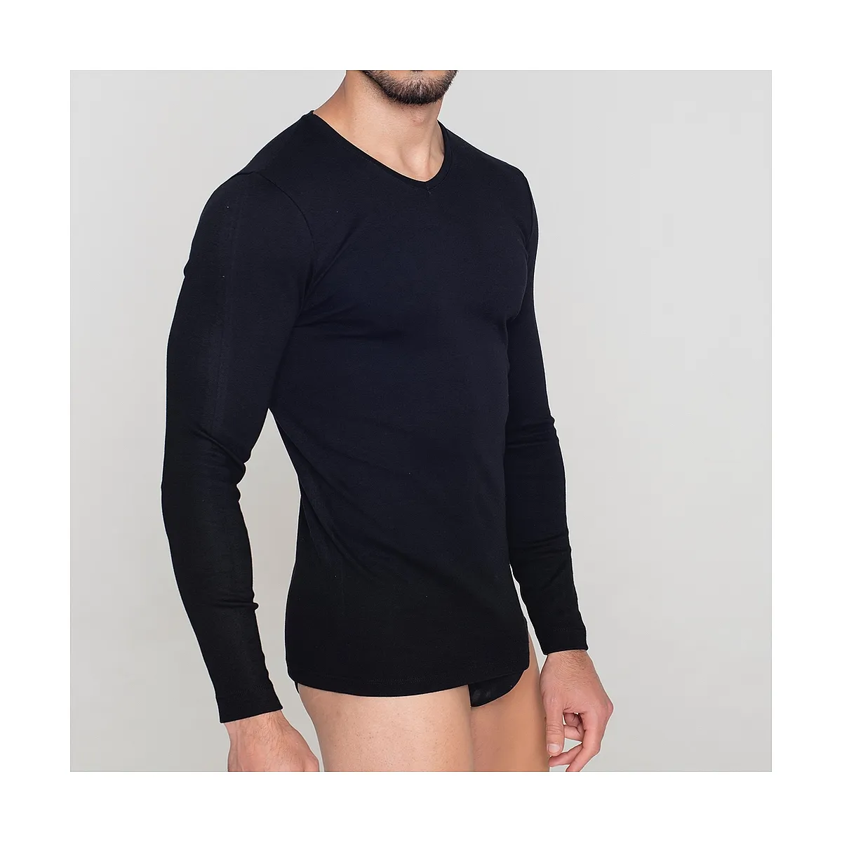 9269 ADAPTABLE FABRIC LONG SLEEVE UNDERSHIRT. V NECK