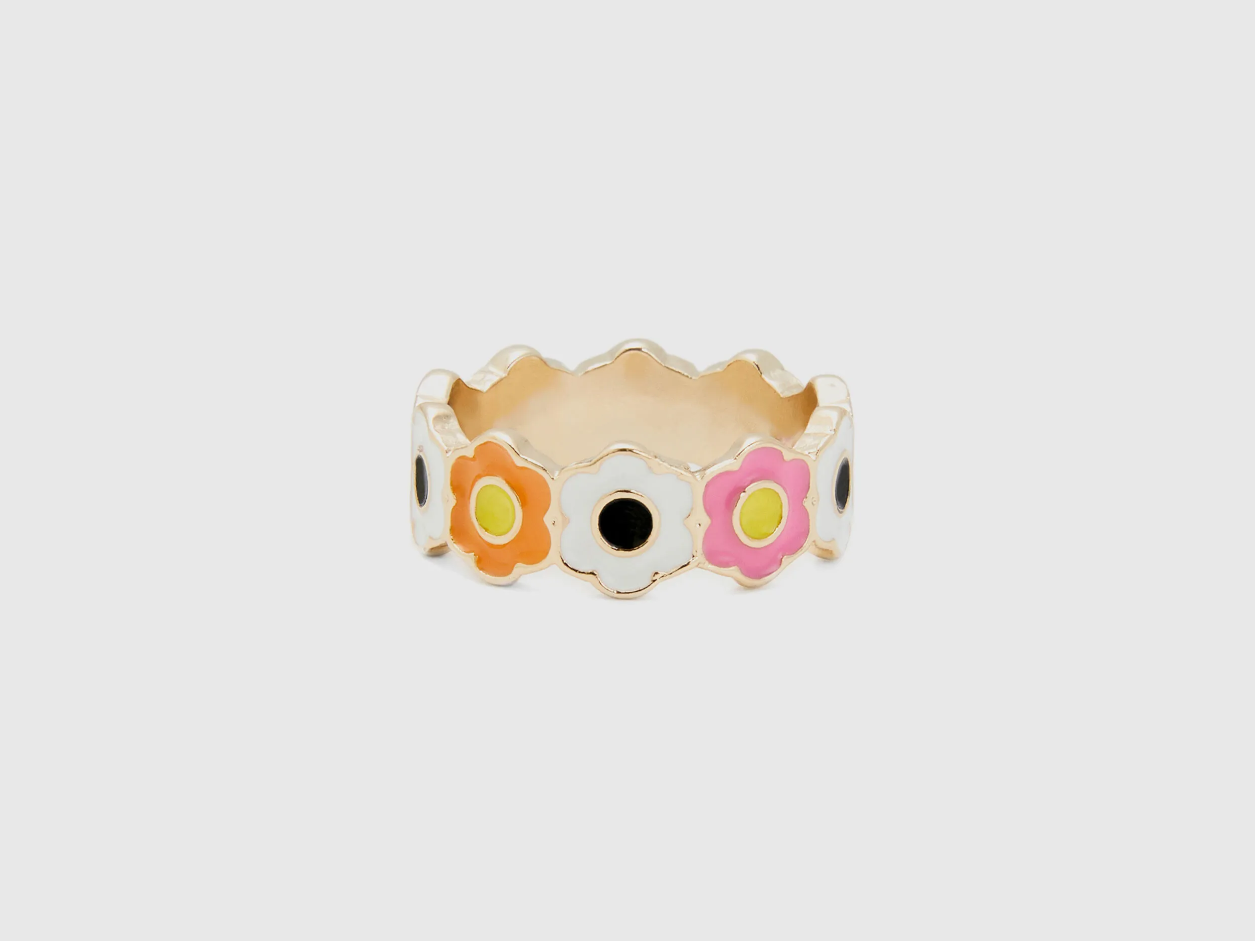 Anillo dorado con flores multicolores