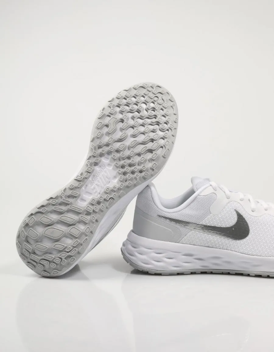  baskets NIKE Revolution en Blanc 78673