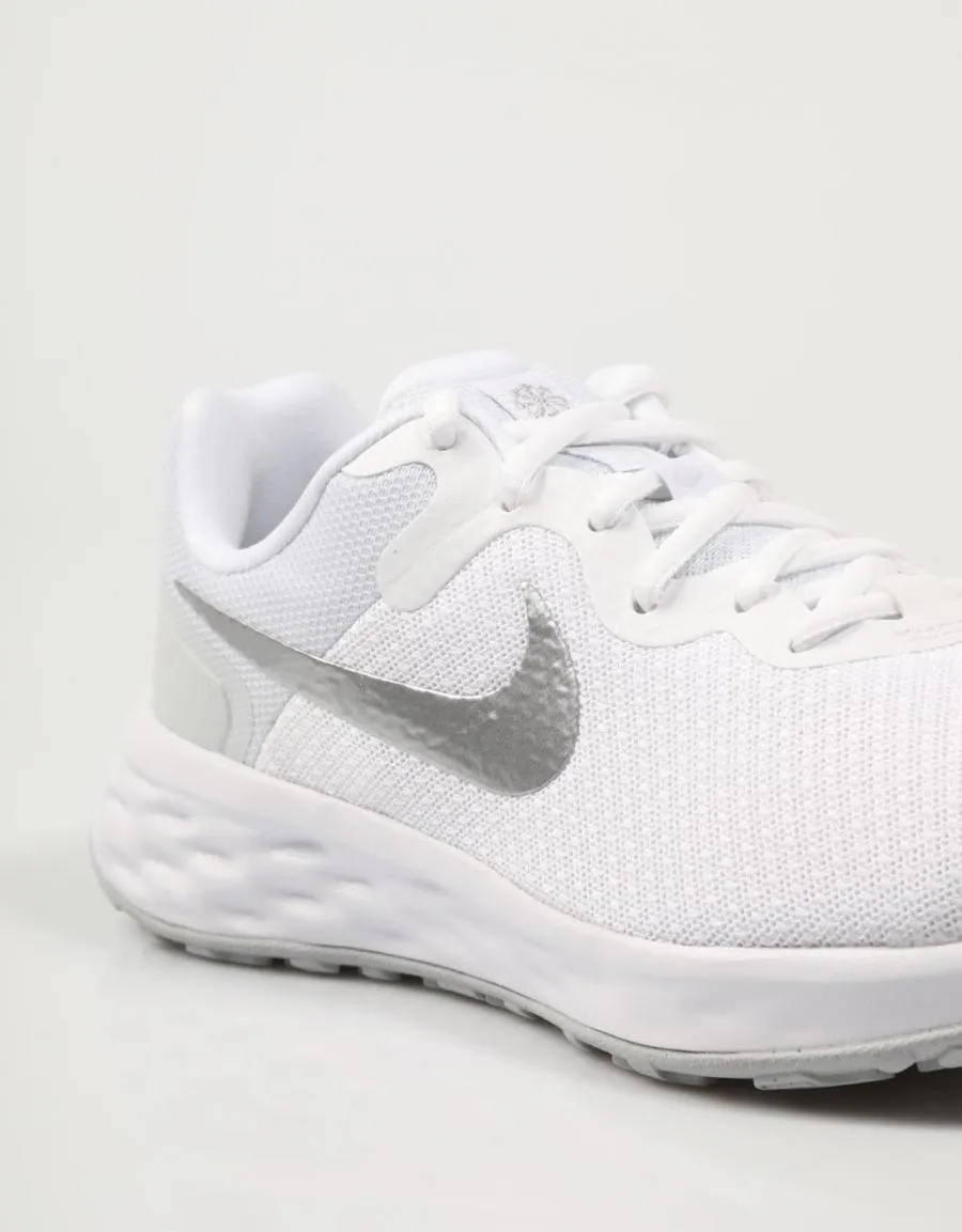  baskets NIKE Revolution en Blanc 78673