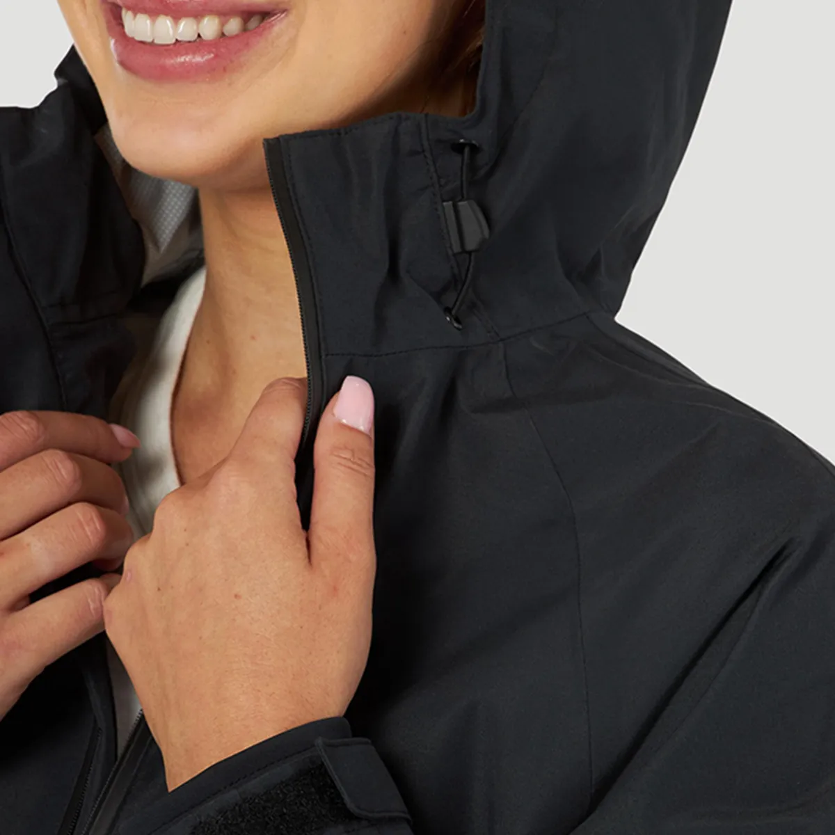 Chaqueta Outdoor Mujer ATG By Wrangler Rain Jacket Negra 