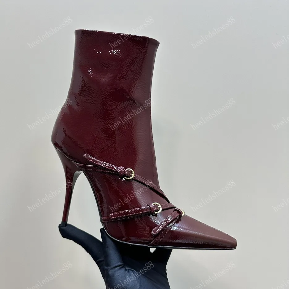 Diseñadores Botas Zapatos para mujer Button Classic Patent Leather 10.5 cm Stiletto Heel 5.5cm Tacón de gatito Toes cuadros pequ