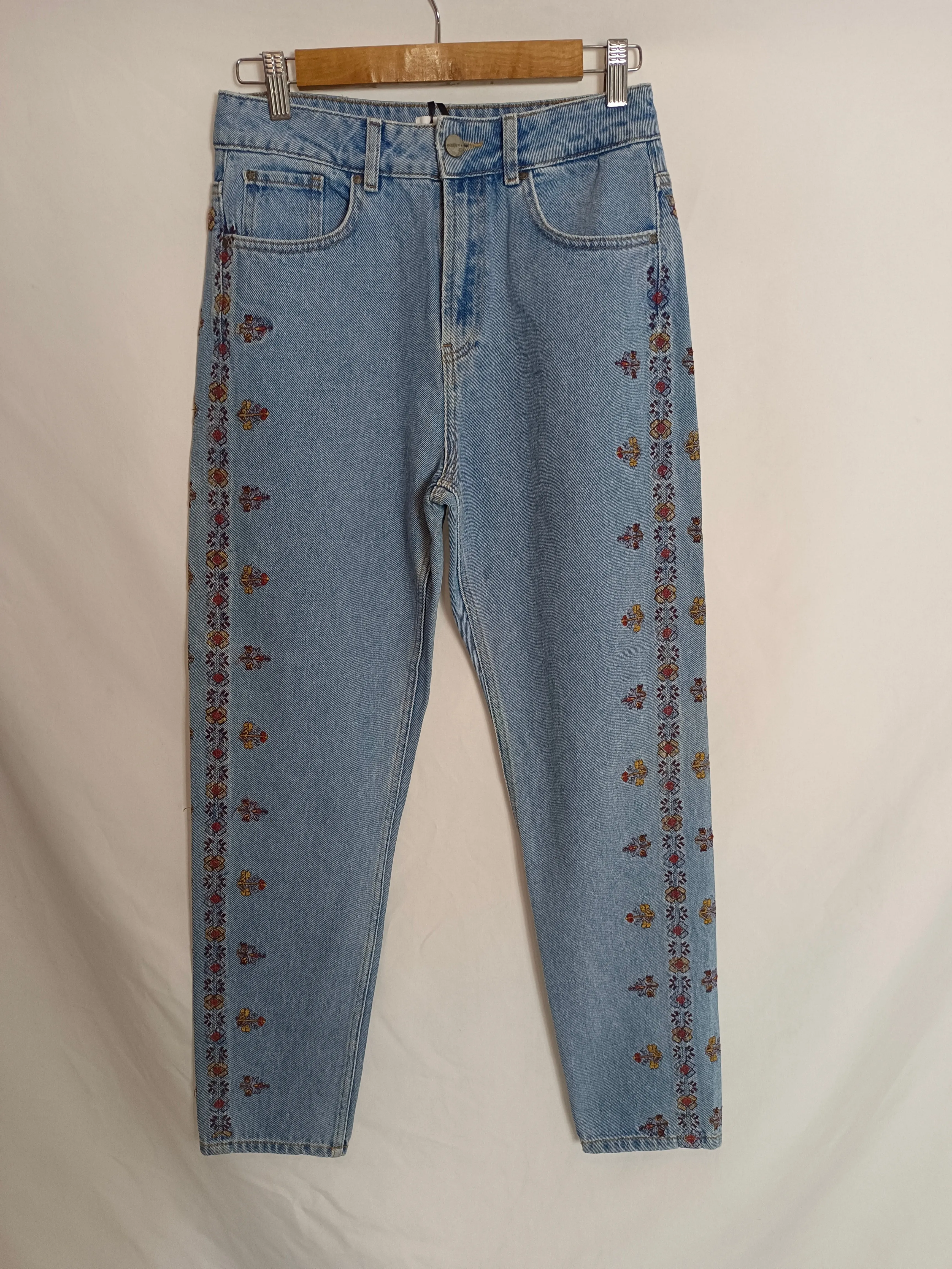 INTROPIA. Pantalón denim bordado T.38