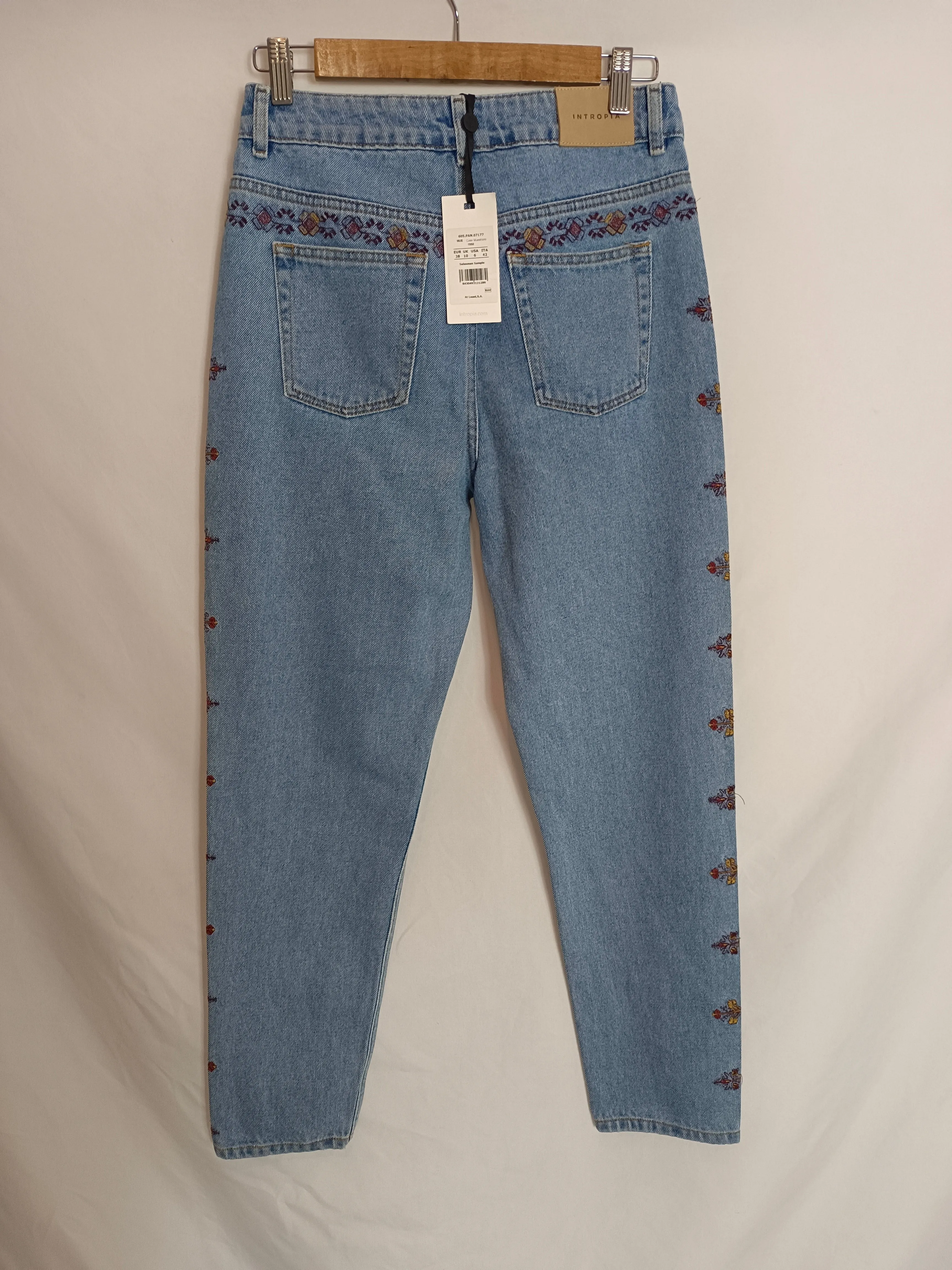 INTROPIA. Pantalón denim bordado T.38