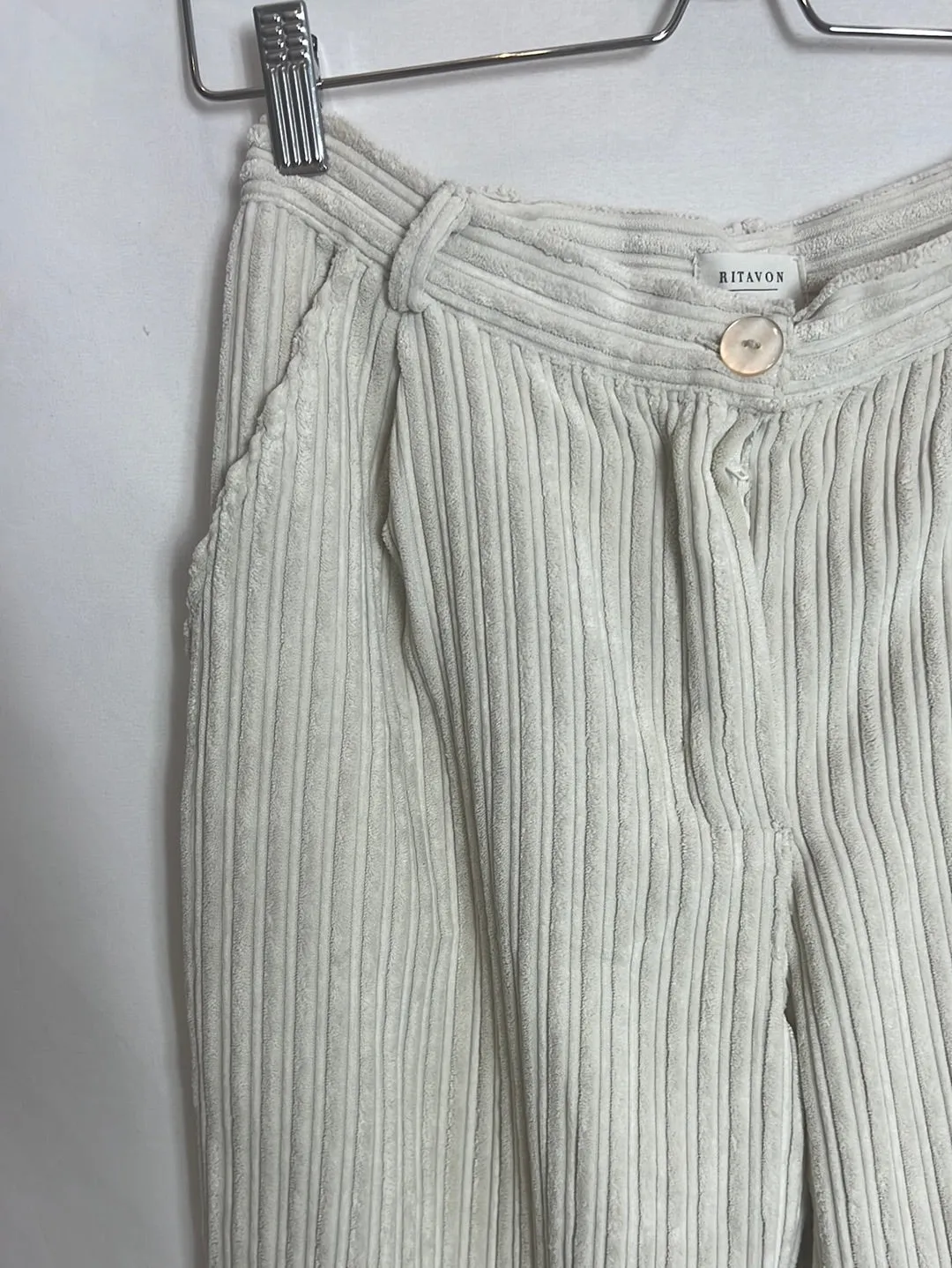 Pantalón beige pana  T.36