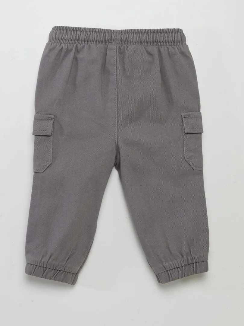 Pantalón jogger con bolsillos con solapa - GRIS