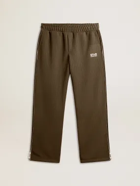 Pantalón jogger de hombre de color verde militar con logotipo blanco