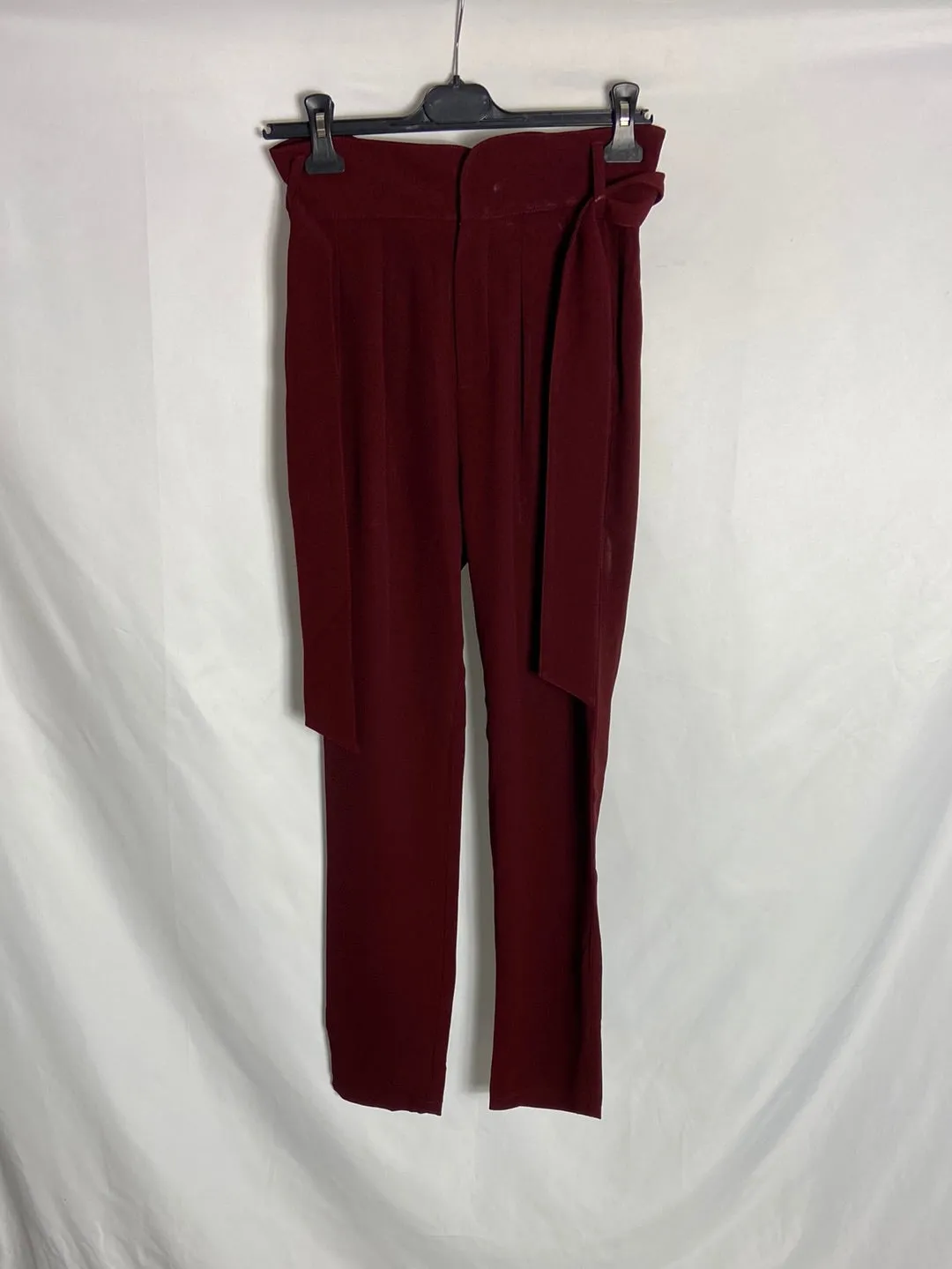 SEZANE. Pantalón burdeos fluido T.34