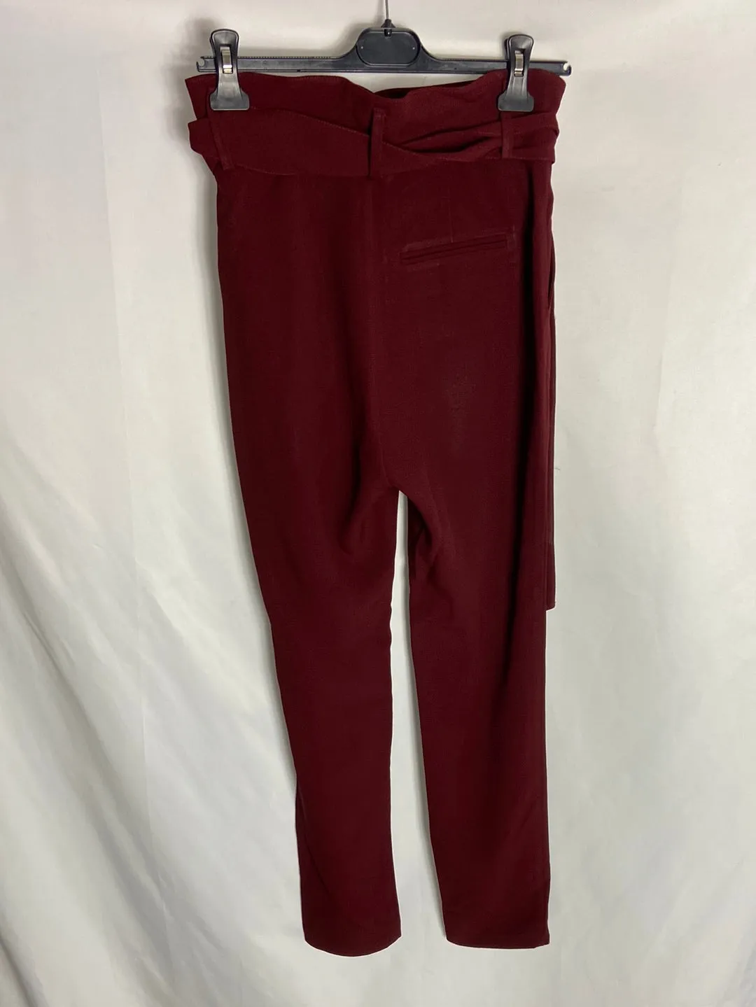 SEZANE. Pantalón burdeos fluido T.34