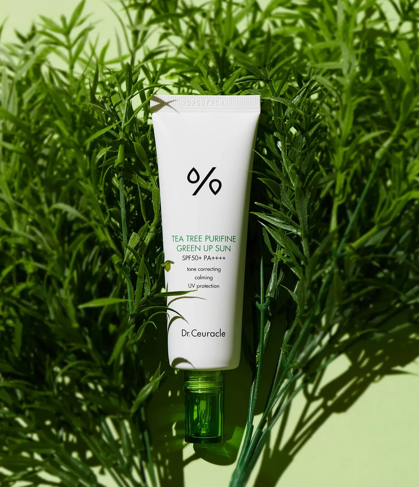 Tea Tree Purifine Green Up Sun SPF50+