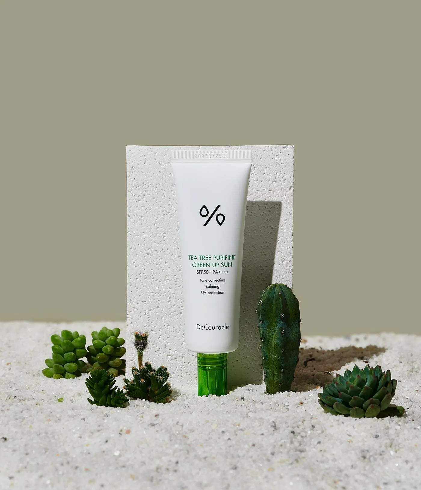 Tea Tree Purifine Green Up Sun SPF50+