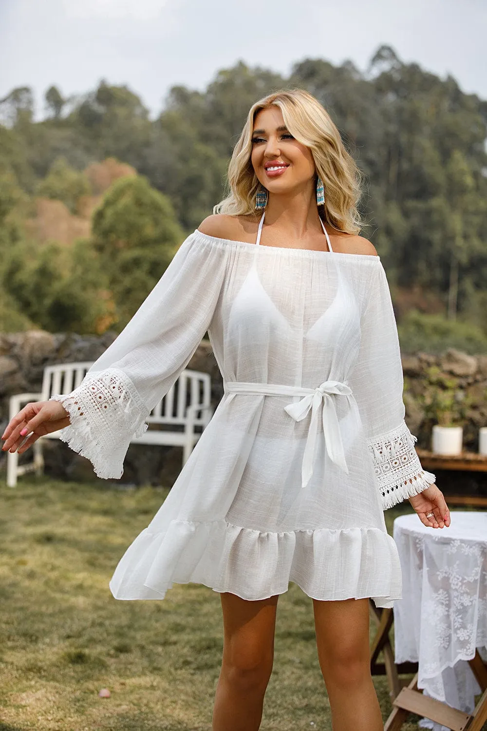 Vestido blanco de playa con mangas anchas