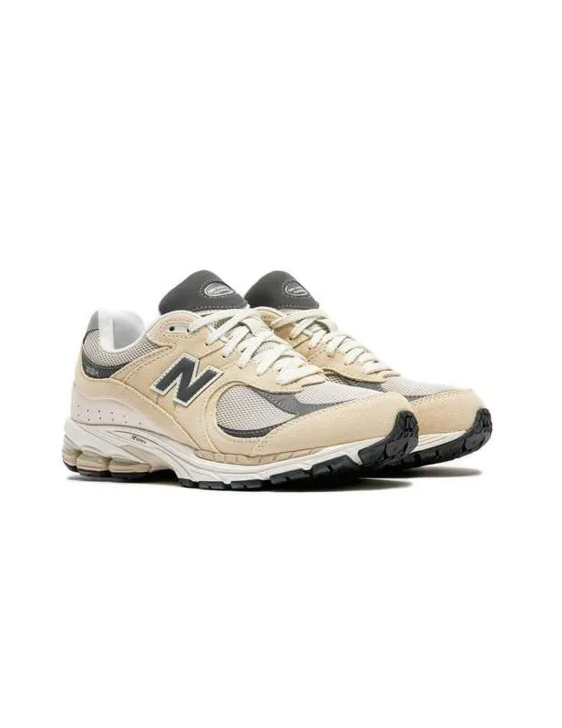 Zapatilla New Balance 2002RFA en Beige para Hombre